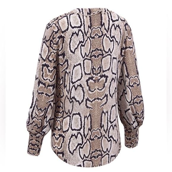 Cabi 3759 Serpentine Blouse Size Medium - Picture 2 of 9